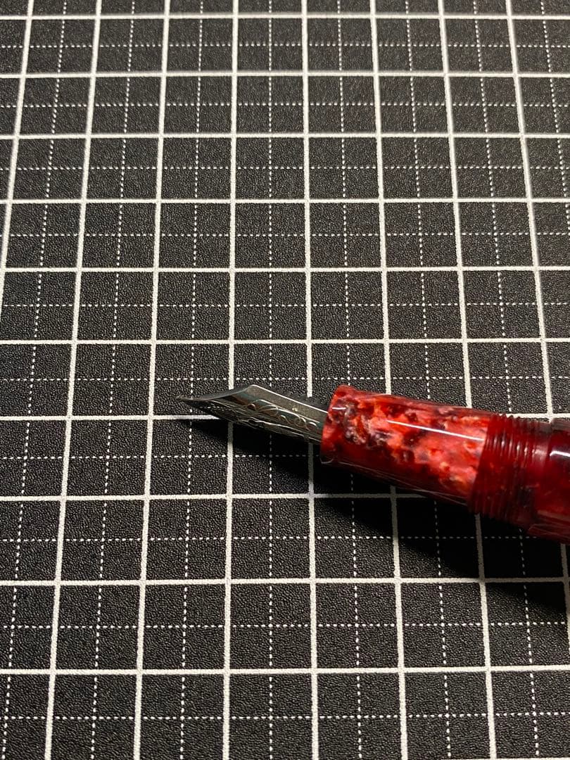 Delta Vintage Collection Red Fountain Pen Medium Nib, with box & ink, Used | Suadpens