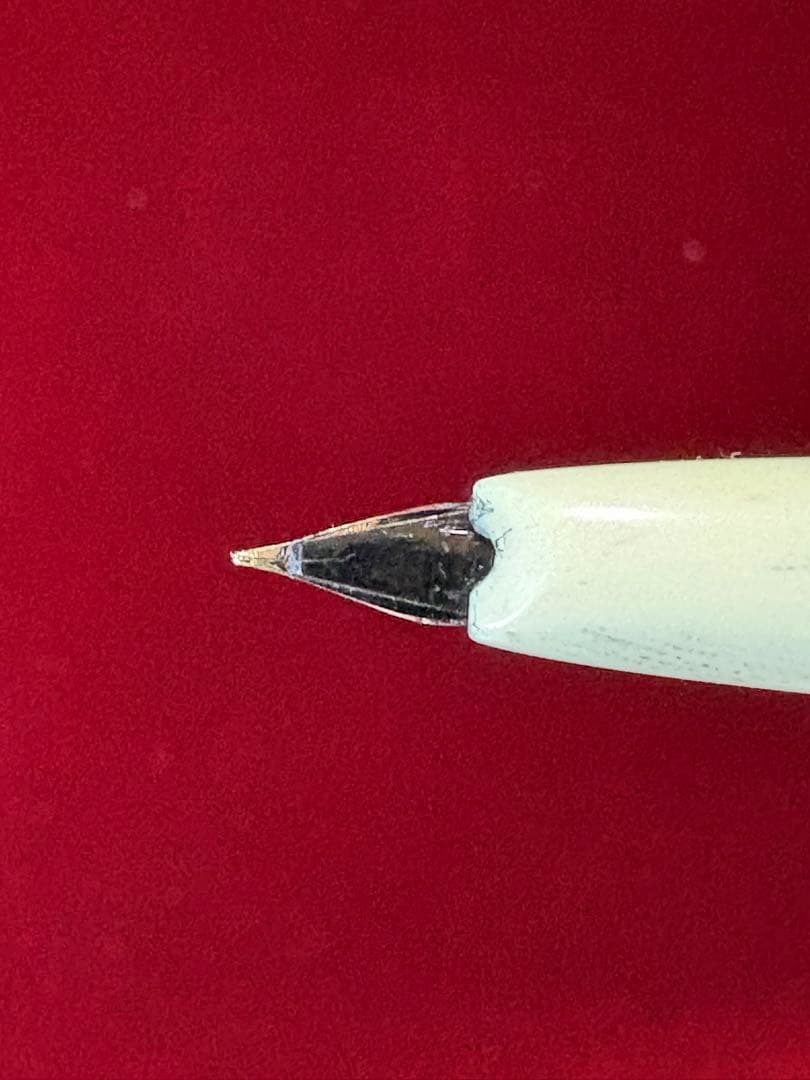 White fountain pen 14k gold nib, elegant & simple, cap included, used | Suadpens