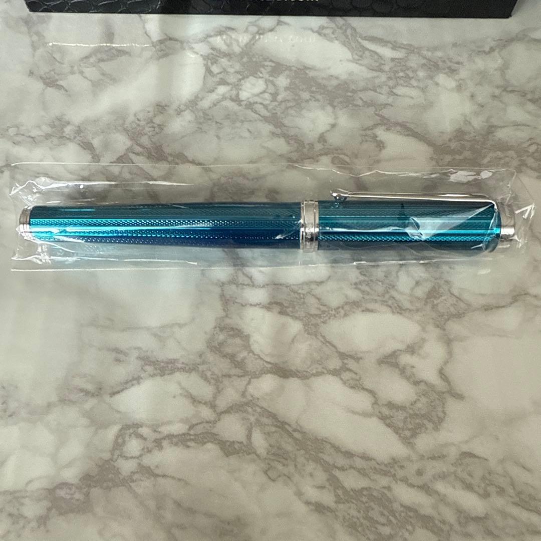 Xezo Deep Blue Fountain Pen Brass Platinum M Nib Unused | Suadpens