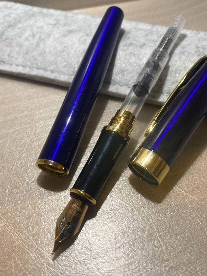 Limited Fountain Pen 03 in Stainless Steel, Gold Accents, Smooth Writing | Suadpens