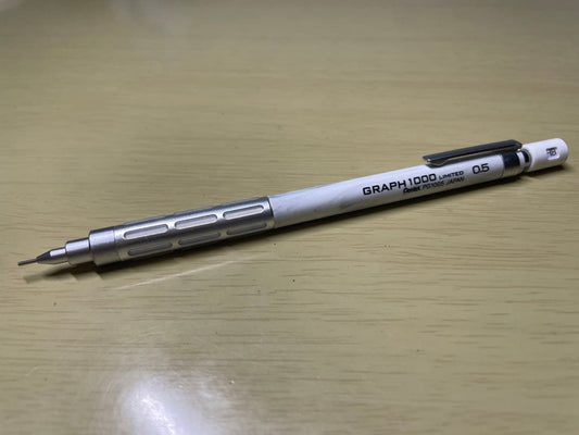 Graph 1000 Limited Pearl White 0.5mm Mechanical Pencil, Glitter Marbled | Suadpens