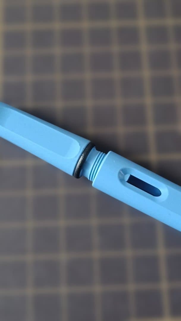 LAMY Safari Royal Blue Fountain Pen M Limited 2006 Used with Scratches | Suadpens