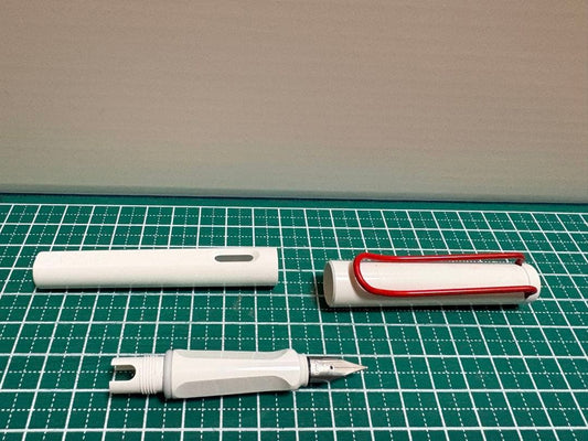 LAMY Safari White Fountain Pen Japan Limited F Nib Used Packaged | Suadpens
