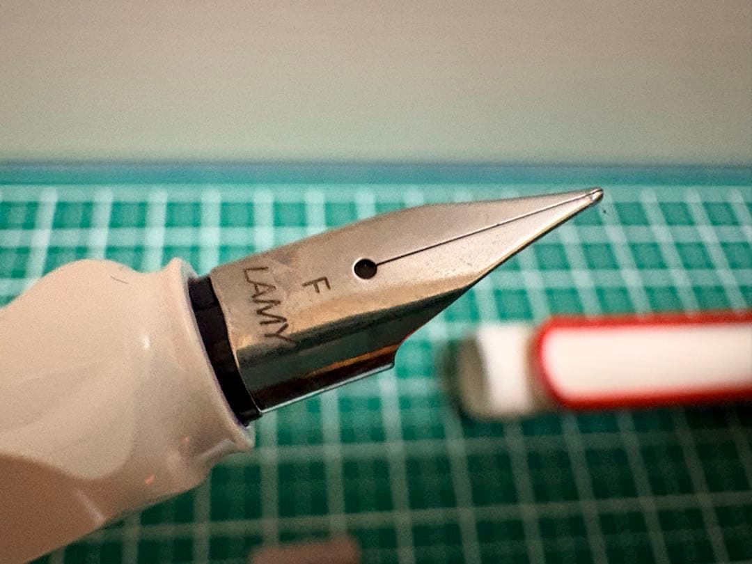 LAMY Safari White Fountain Pen Japan Limited F Nib Used Packaged | Suadpens