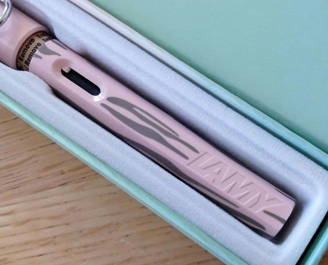 LAMY Safari Fountain Pen Rose Zebra Limited Edition F Nib | Suadpens