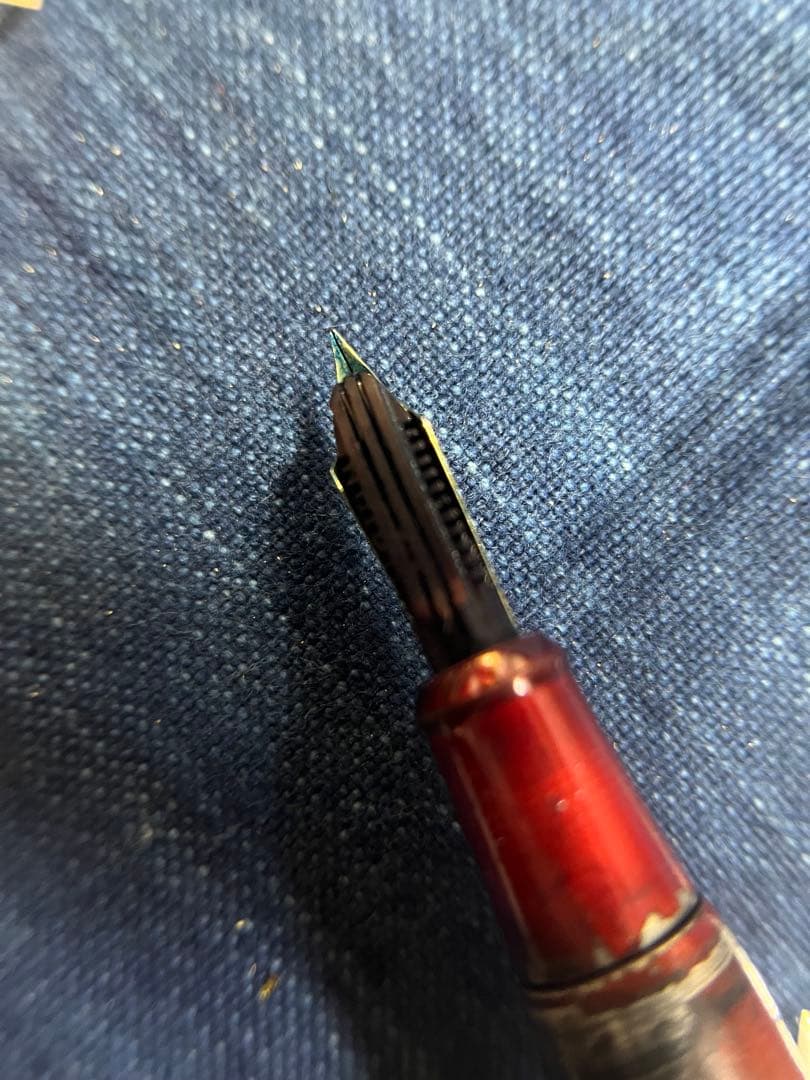 Vintage Showa Fountain Pen Lever Filler, Restored, 0.8mm nib for precise writing | Suadpens