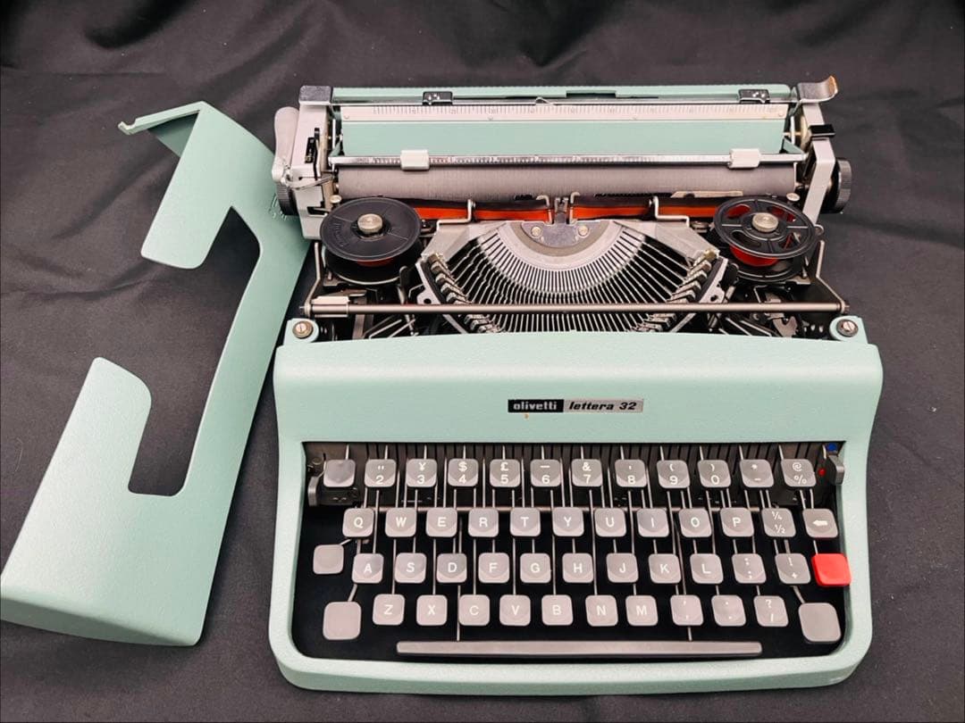 Olivetti Lettera 32 Typewriter Retro Showa Used Collectible 13" | Suadpens