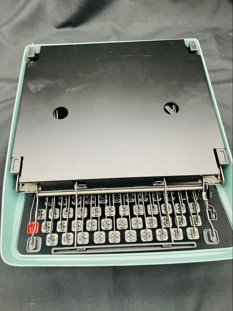 Olivetti Lettera 32 Typewriter Retro Showa Used Collectible 13" | Suadpens