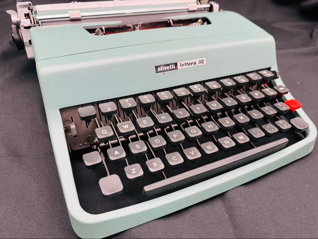 Olivetti Lettera 32 Typewriter Retro Showa Used Collectible 13" | Suadpens