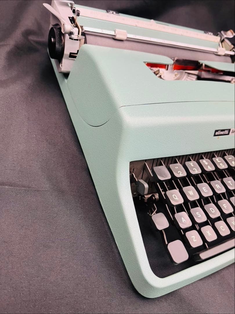 Olivetti Lettera 32 Typewriter Retro Showa Used Collectible 13" | Suadpens