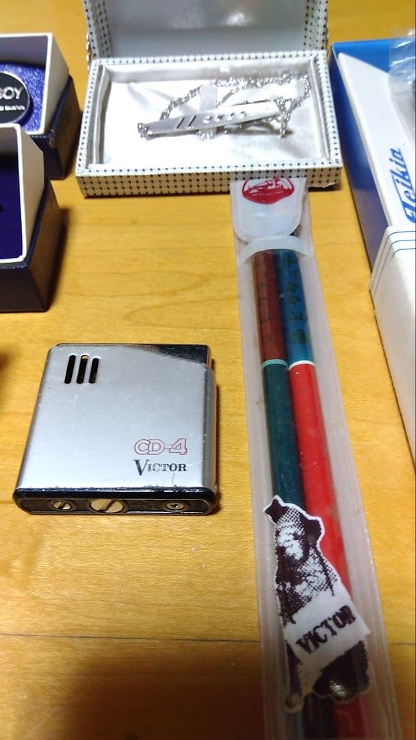 Victor vintage souvenir 7-piece set, includes lighter, pen, tie pin, used/new | Suadpens