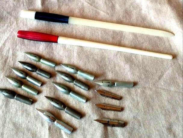 Showa Retro Ink Pen Holder Blue/Red with 2 Pen Slots & Japan-made Nibs, Used | Suadpens