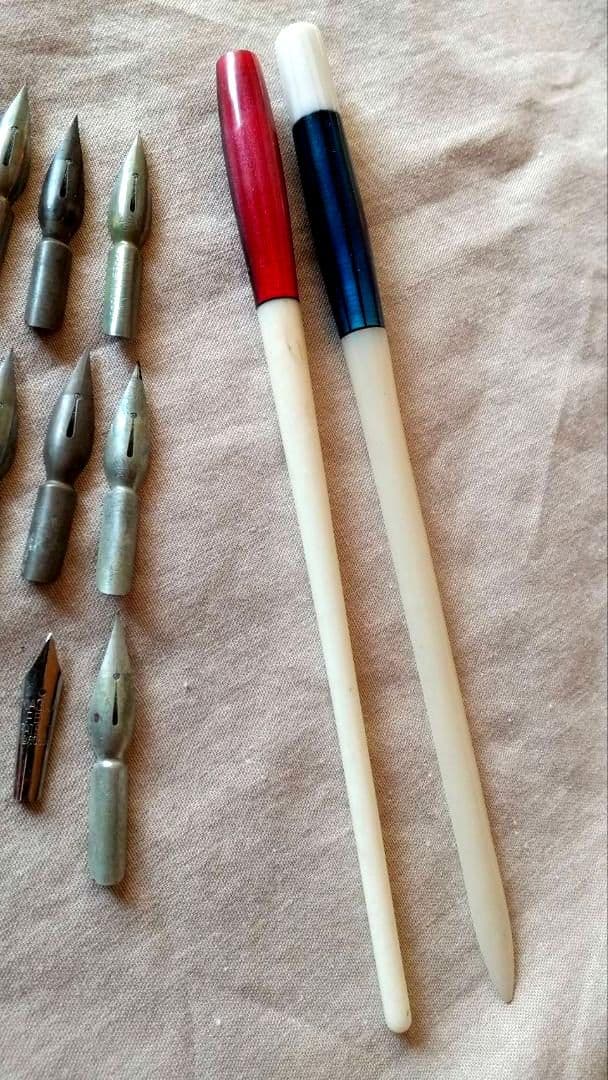 Showa Retro Ink Pen Holder Blue/Red with 2 Pen Slots & Japan-made Nibs, Used | Suadpens