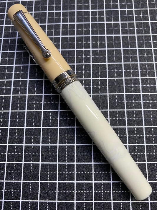 Delta Vintage Gentile-Donna Fountain Pen F Nib Japanese Limited Edition 150 Made | Suadpens