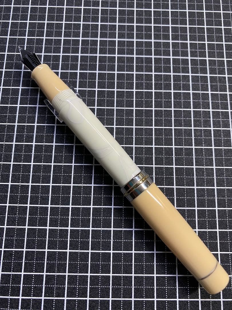 Delta Vintage Gentile-Donna Fountain Pen F Nib Japanese Limited Edition 150 Made | Suadpens