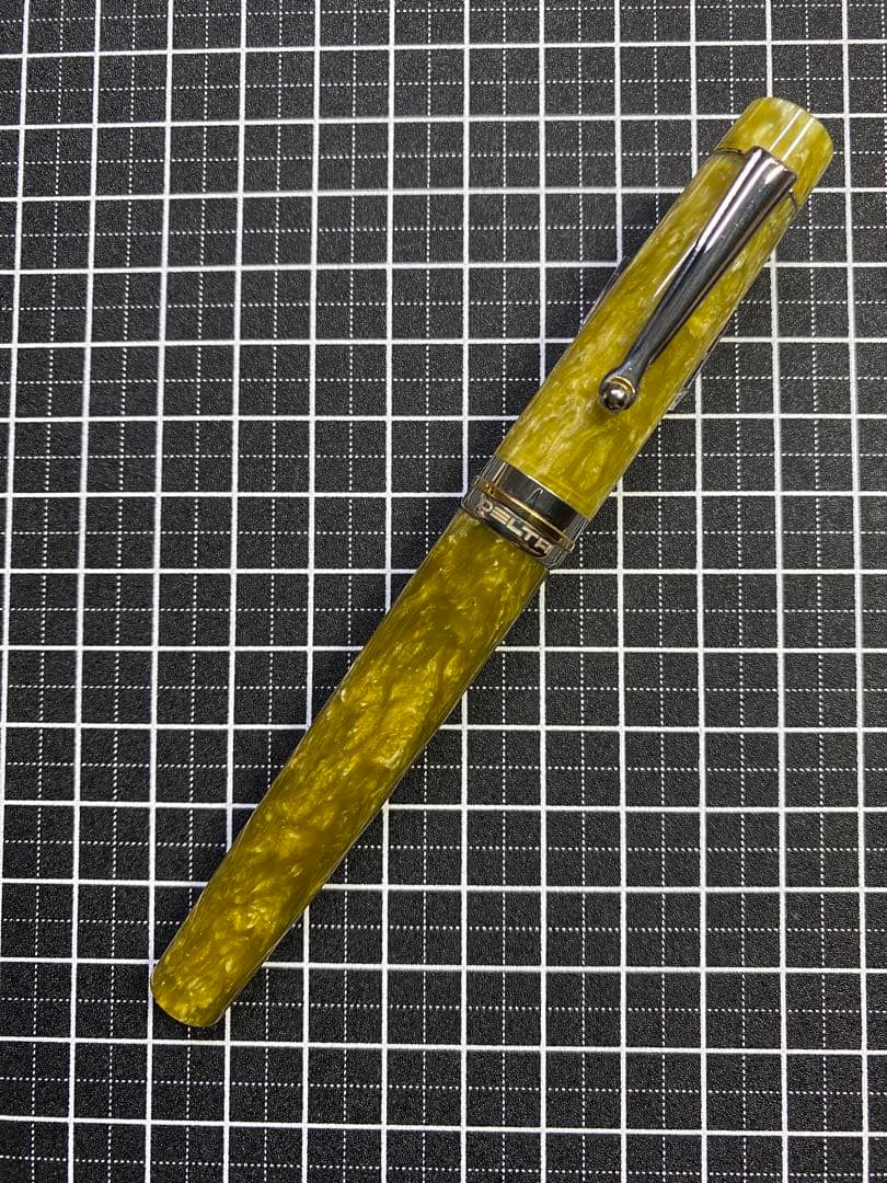 Delta Vintage Acid Green Fountain Pen F Nib, With Box & Ink, Used | Suadpens