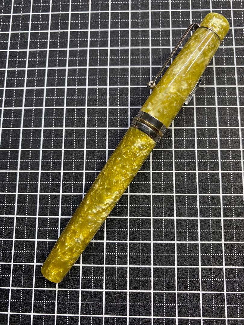 Delta Vintage Acid Green Fountain Pen F Nib, With Box & Ink, Used | Suadpens
