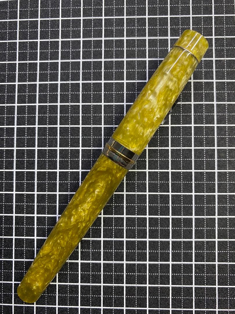 Delta Vintage Acid Green Fountain Pen F Nib, With Box & Ink, Used | Suadpens