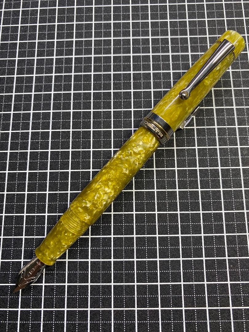 Delta Vintage Acid Green Fountain Pen F Nib, With Box & Ink, Used | Suadpens
