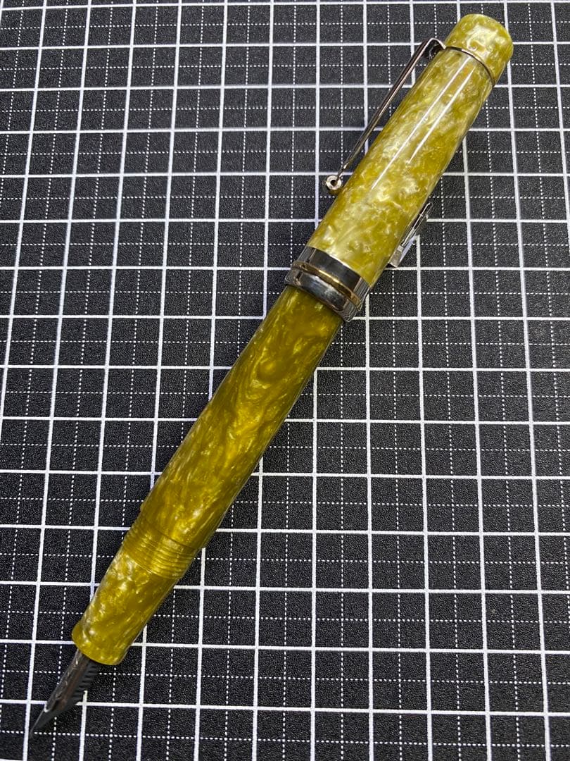 Delta Vintage Acid Green Fountain Pen F Nib, With Box & Ink, Used | Suadpens