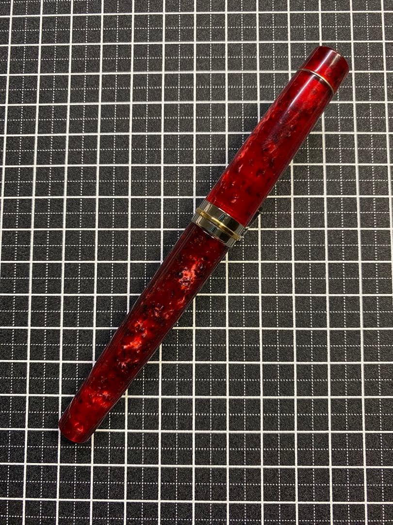 Delta Vintage Collection Red Fountain Pen Medium Nib, with box & ink, Used | Suadpens