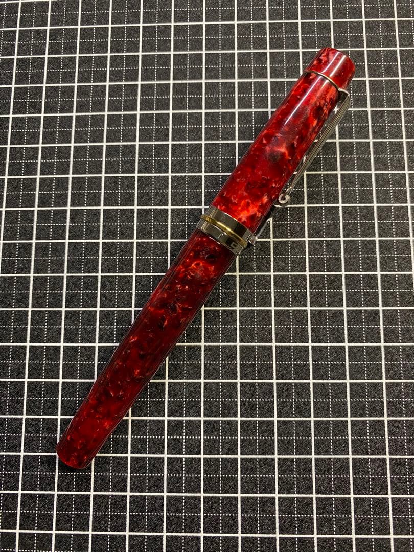 Delta Vintage Collection Red Fountain Pen Medium Nib, with box & ink, Used | Suadpens