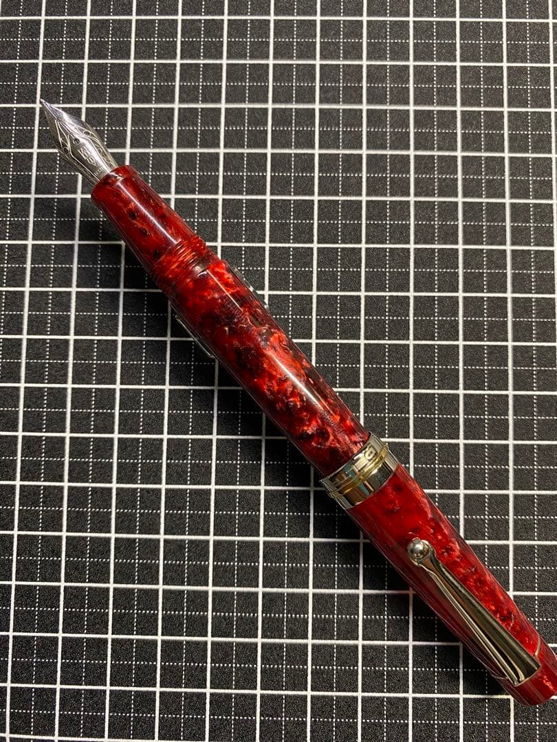 Delta Vintage Collection Red Fountain Pen Medium Nib, with box & ink, Used | Suadpens