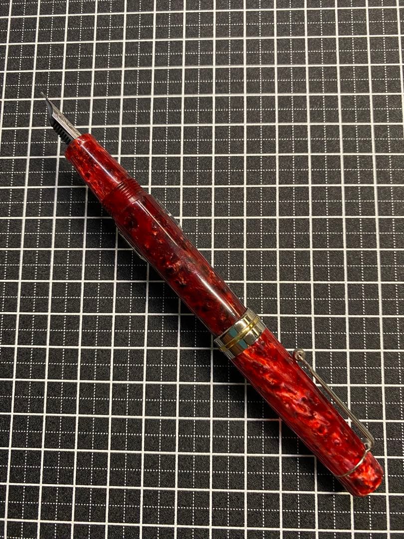 Delta Vintage Collection Red Fountain Pen Medium Nib, with box & ink, Used | Suadpens