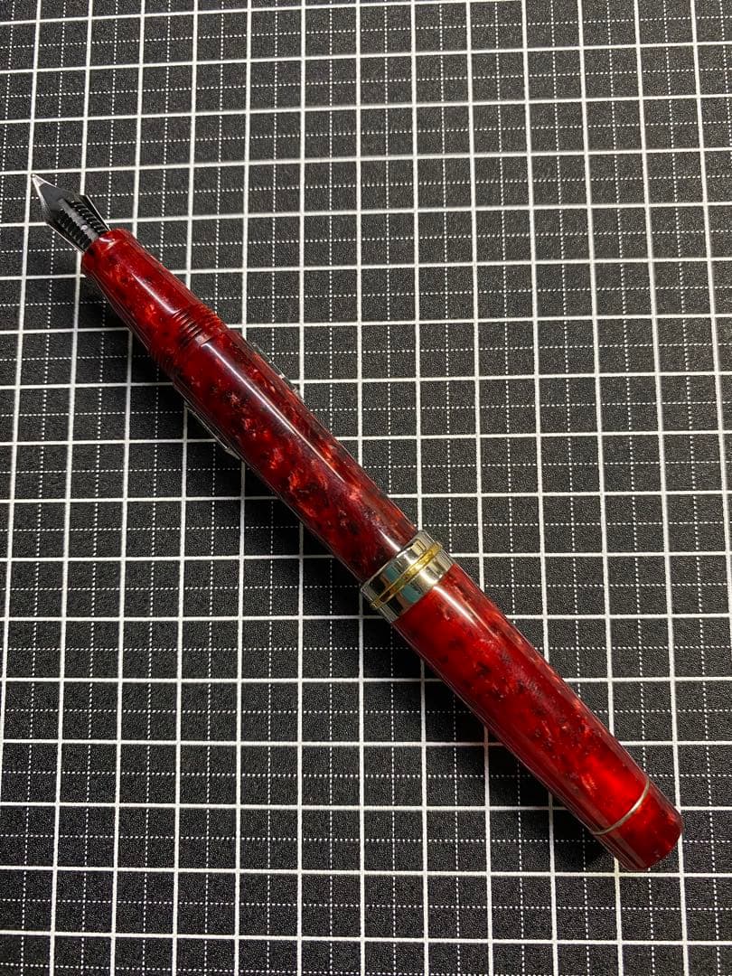 Delta Vintage Collection Red Fountain Pen Medium Nib, with box & ink, Used | Suadpens