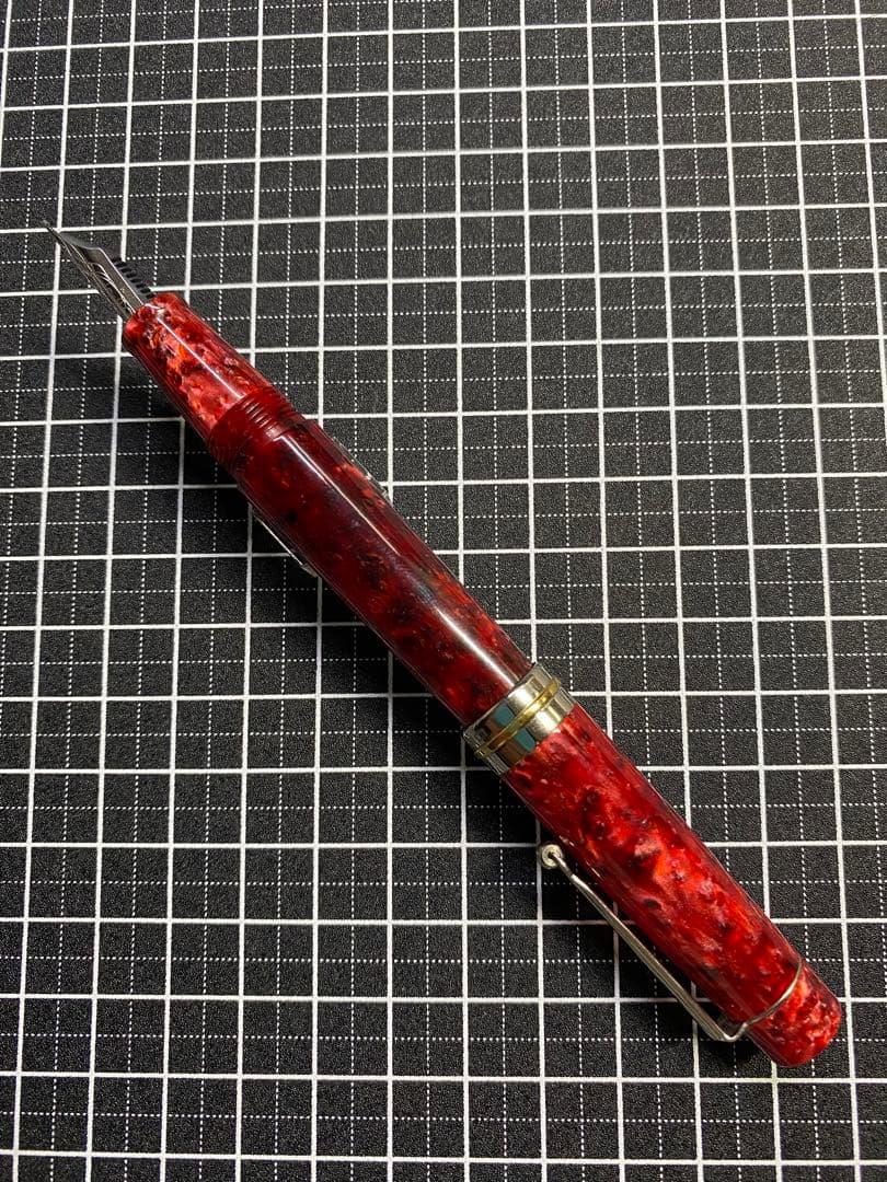 Delta Vintage Collection Red Fountain Pen Medium Nib, with box & ink, Used | Suadpens