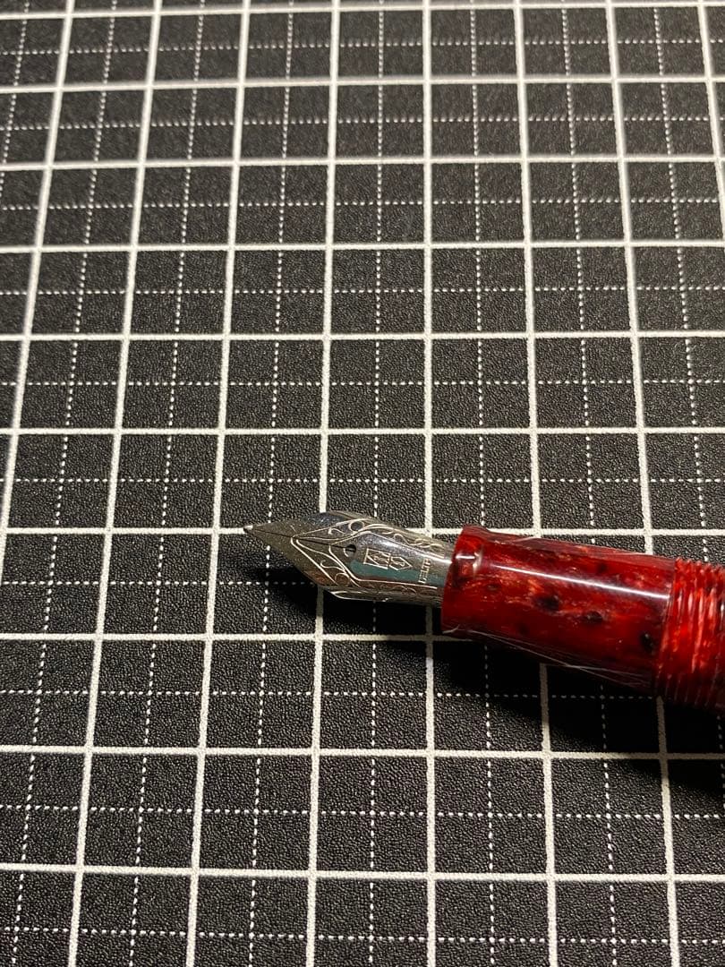 Delta Vintage Collection Red Fountain Pen Medium Nib, with box & ink, Used | Suadpens