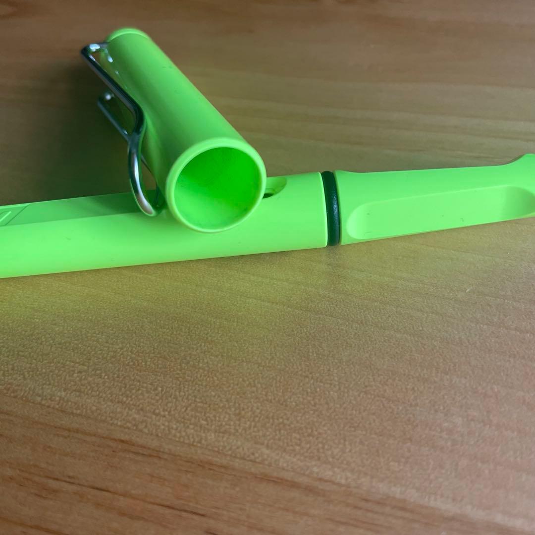 Lamy Safari Neon Lime Fountain Pen & 4 Blue-Black Cartridges | Suadpens