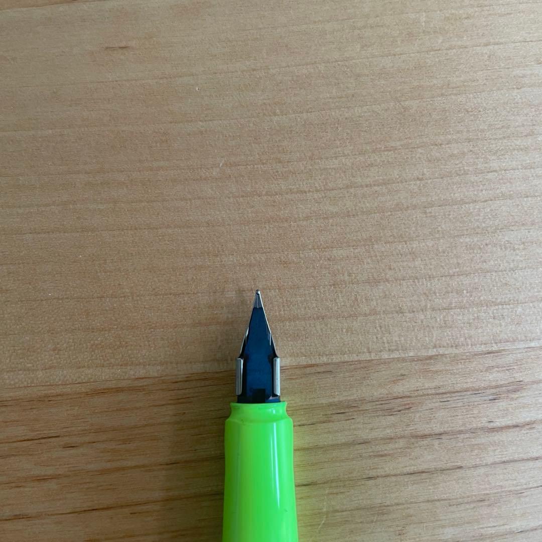 Lamy Safari Neon Lime Fountain Pen & 4 Blue-Black Cartridges | Suadpens