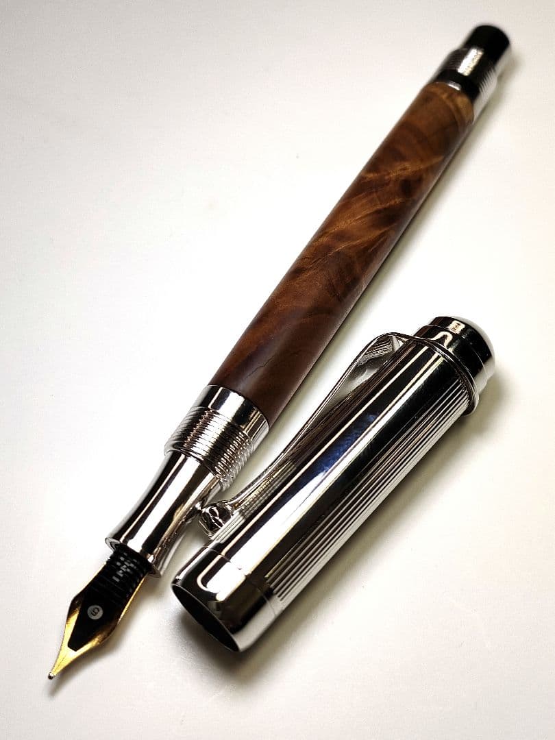 Sandalwood Handcrafted Fountain Pen, Elegant Grain, Used | Suadpens