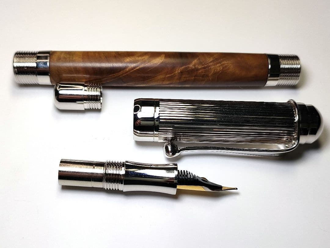 Sandalwood Handcrafted Fountain Pen, Elegant Grain, Used | Suadpens