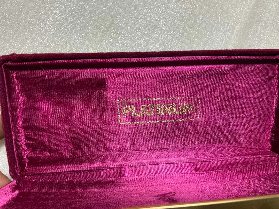Platinum Fountain Pen with 2 Ink Cartridges New Retro Style Case Included | Suadpens