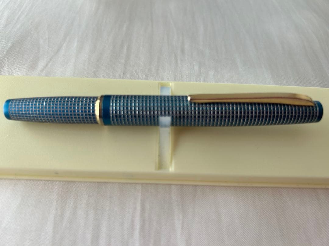 Blue Plaid Retro Fountain Pen 11.1cm Metal Clip Plastic Excellent Used | Suadpens