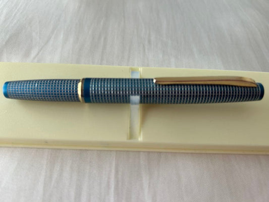 Blue Plaid Retro Fountain Pen 11.1cm Metal Clip Plastic Excellent Used | Suadpens