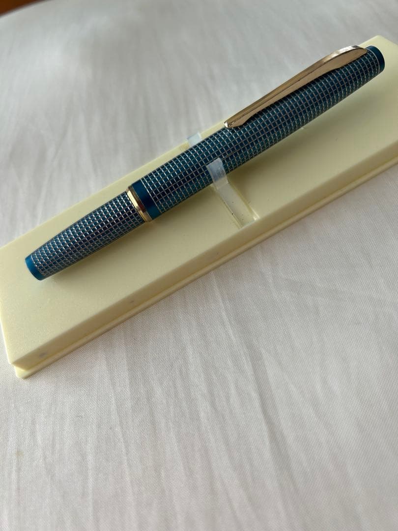 Blue Plaid Retro Fountain Pen 11.1cm Metal Clip Plastic Excellent Used | Suadpens