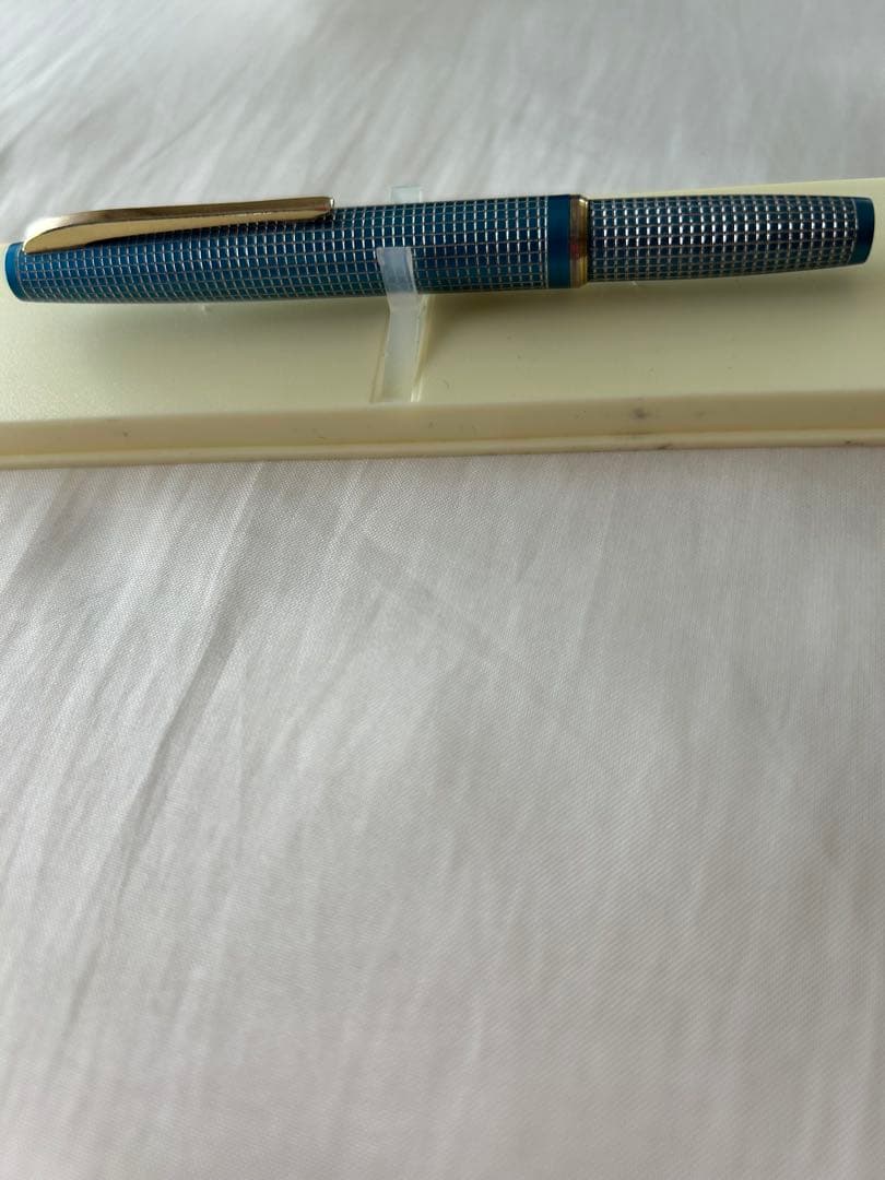 Blue Plaid Retro Fountain Pen 11.1cm Metal Clip Plastic Excellent Used | Suadpens