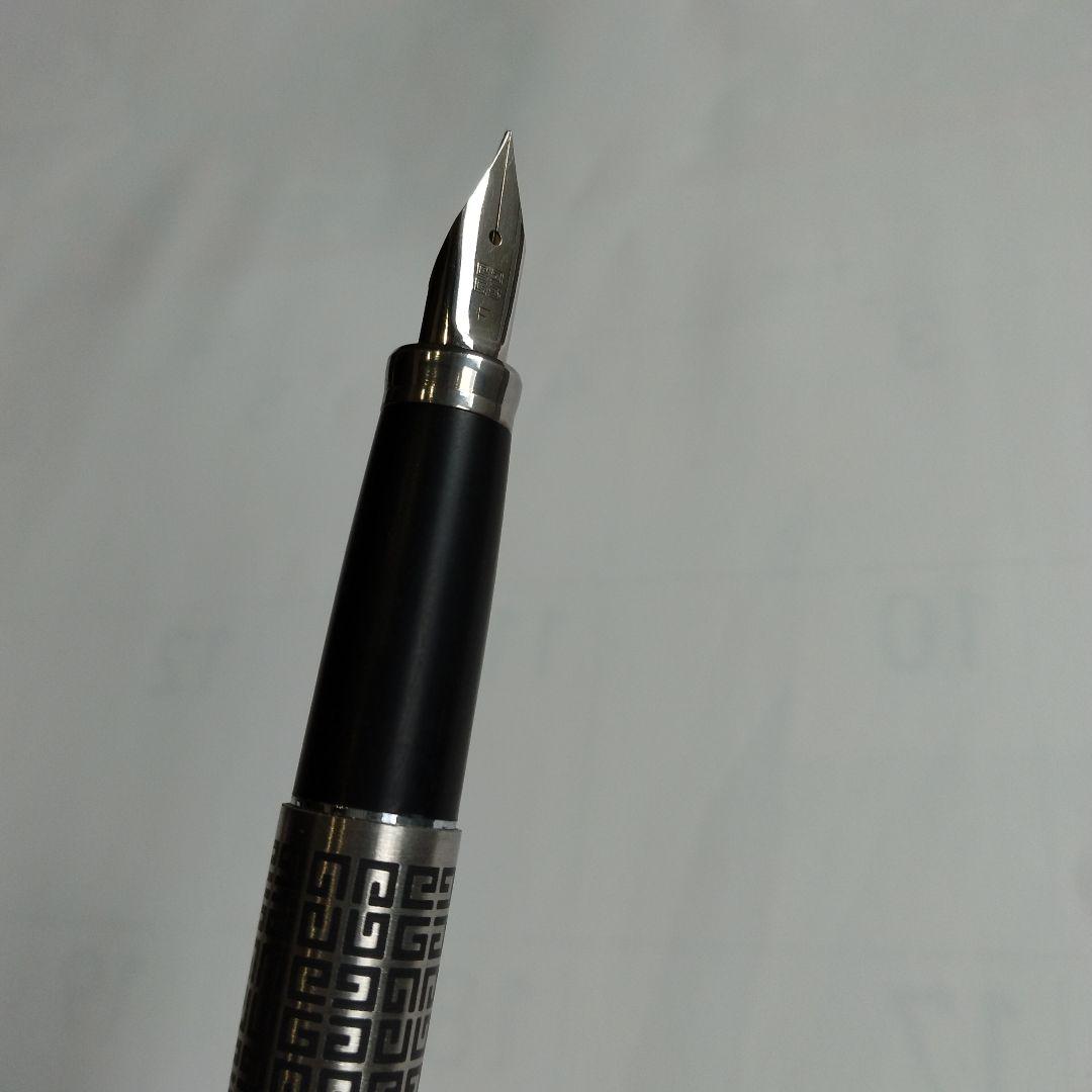 GIVRNCHY Fountain Pen Fine Point Platinum Geometric Retro Used 13.5cm | Suadpens