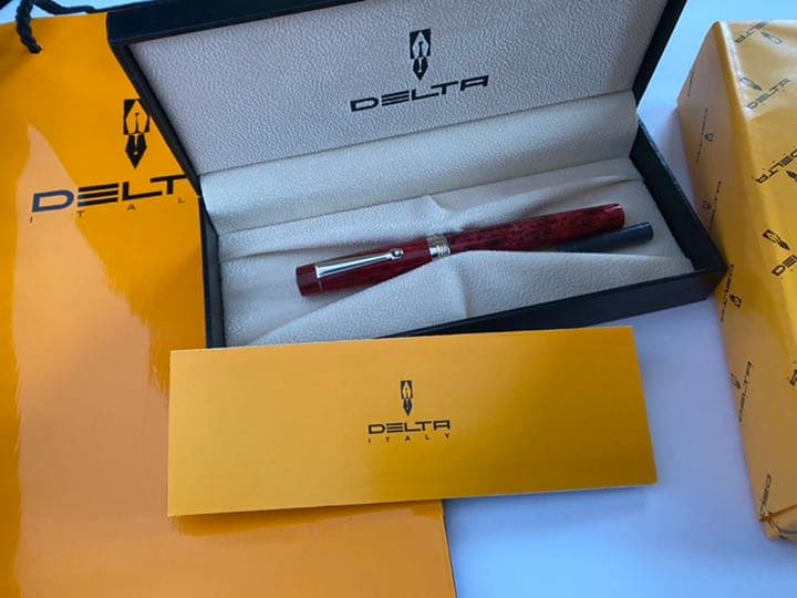 Delta Vintage Red Fountain Pen F Nib Paper Bag Included Used | Suadpens