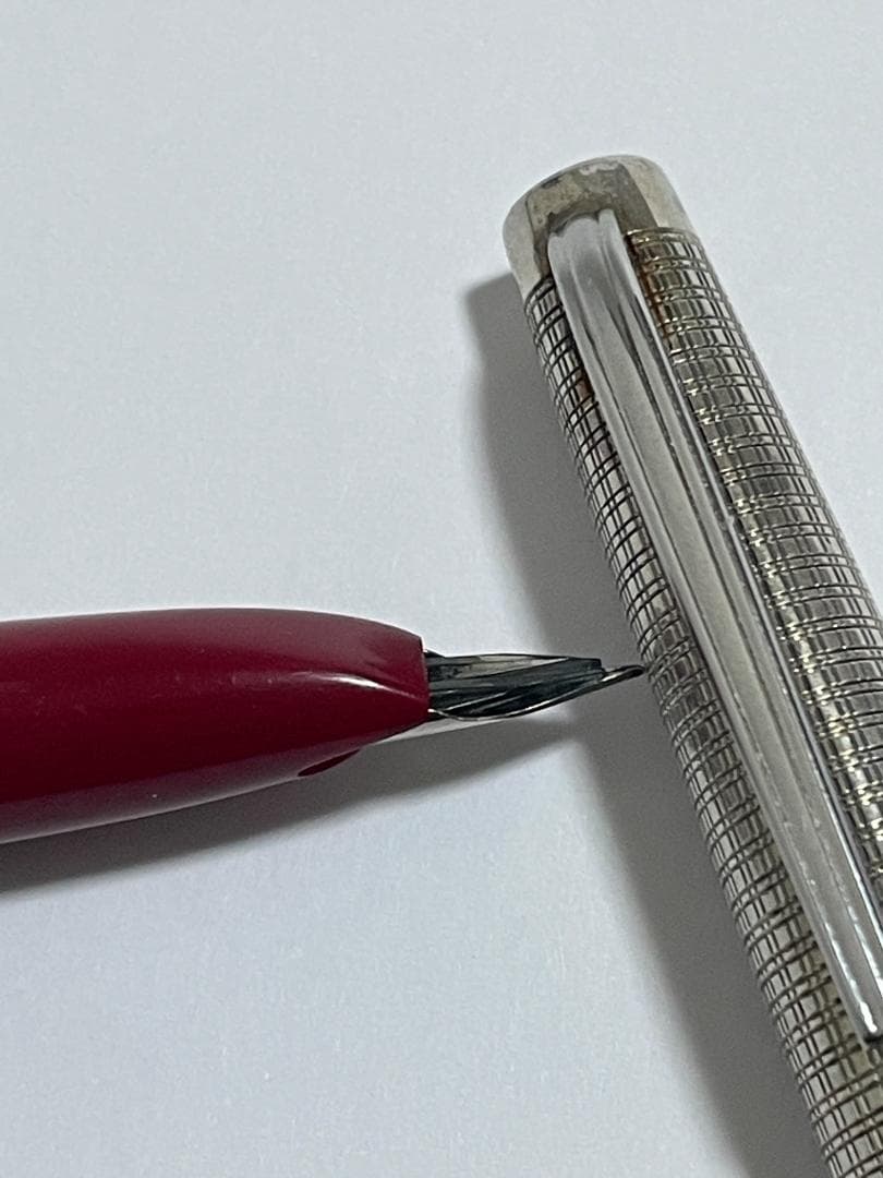 Platinum Vintage 18K WG Sterling Silver Fountain Pen Red Mesh New/Used | Suadpens